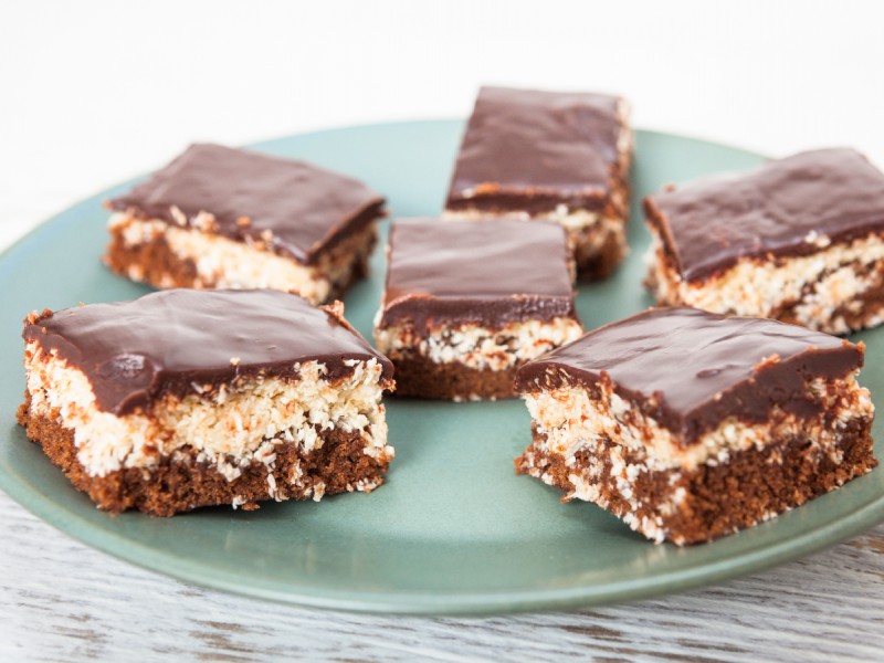 Não precisa de farinha para fazer este bolo de chocolate e coco